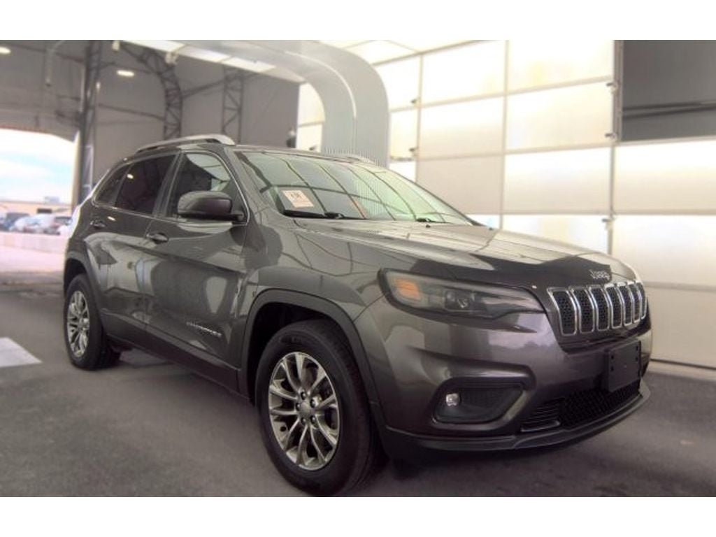 Used 2019 Jeep Cherokee Latitude Plus with VIN 1C4PJMLB1KD261536 for sale in East Dubuque, IL