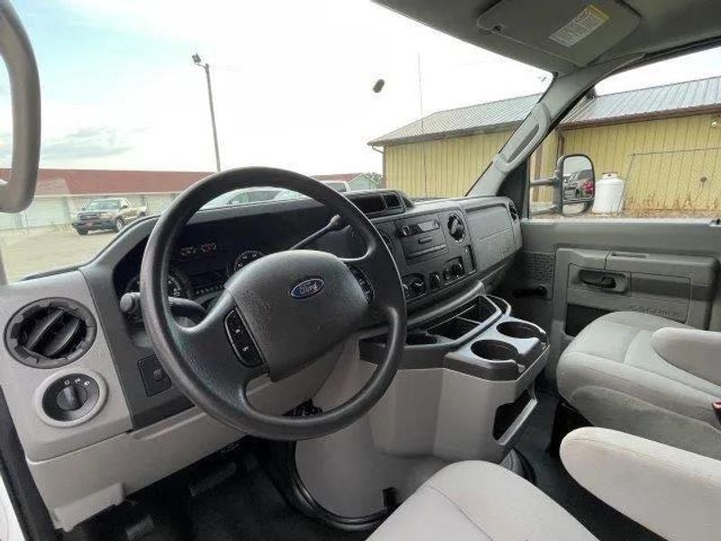 2013 Ford Econoline Commercial Cuta 780A