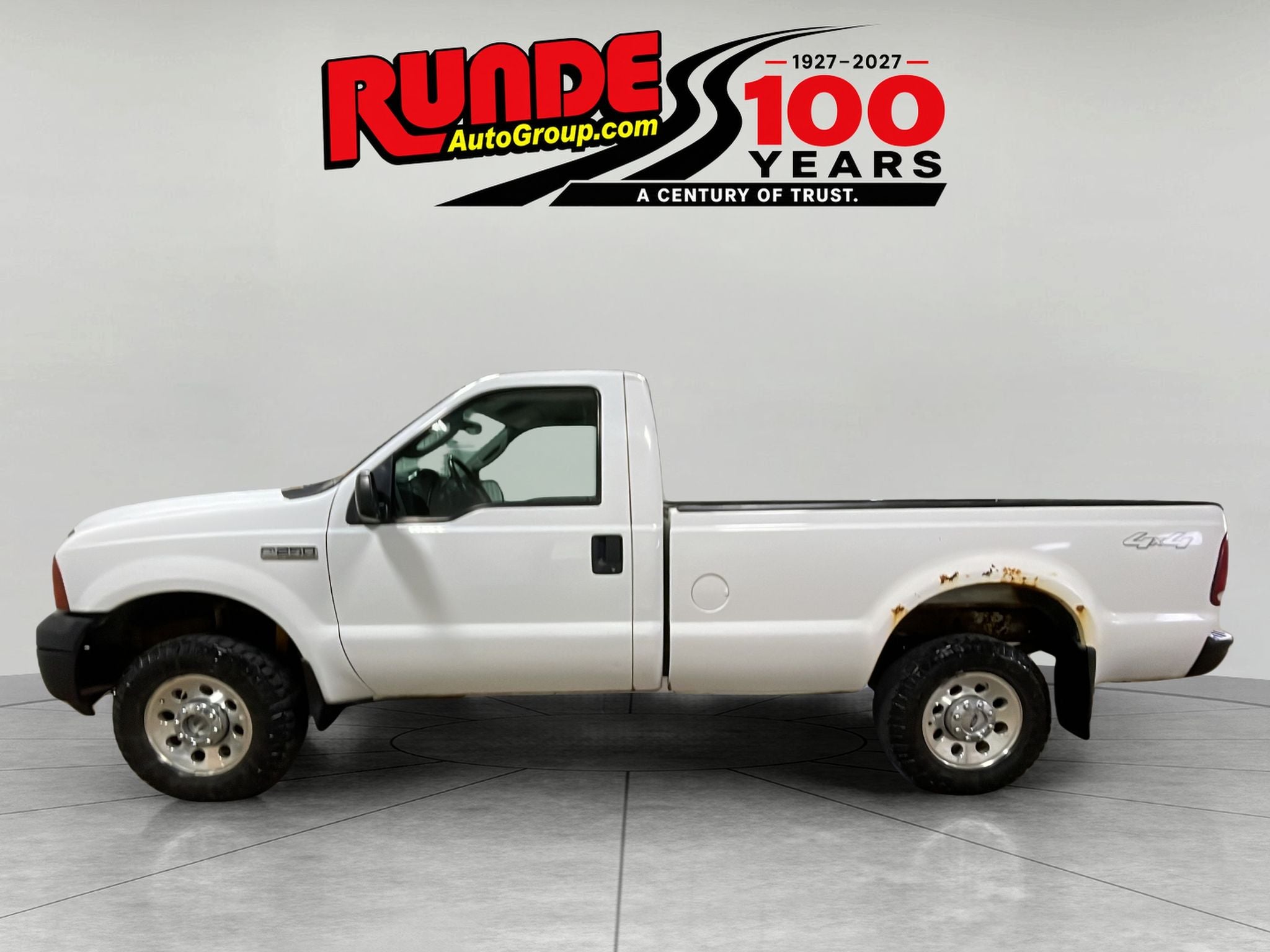 Used 2006 Ford F-250 Super Duty XL with VIN 1FTNF21556EA92034 for sale in East Dubuque, IL