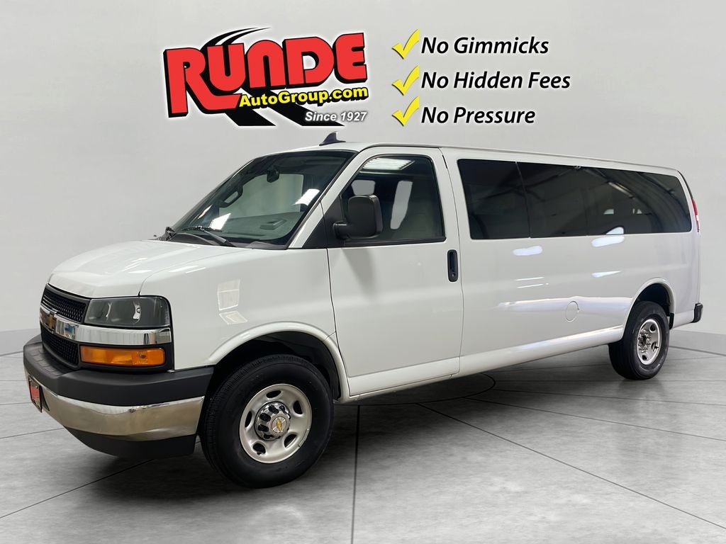 2024 Chevrolet Express Passenger 3500 1LT