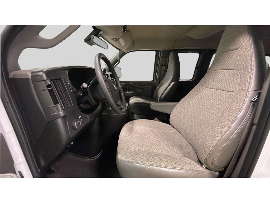 2024 Chevrolet Express Passenger 3500 1LT