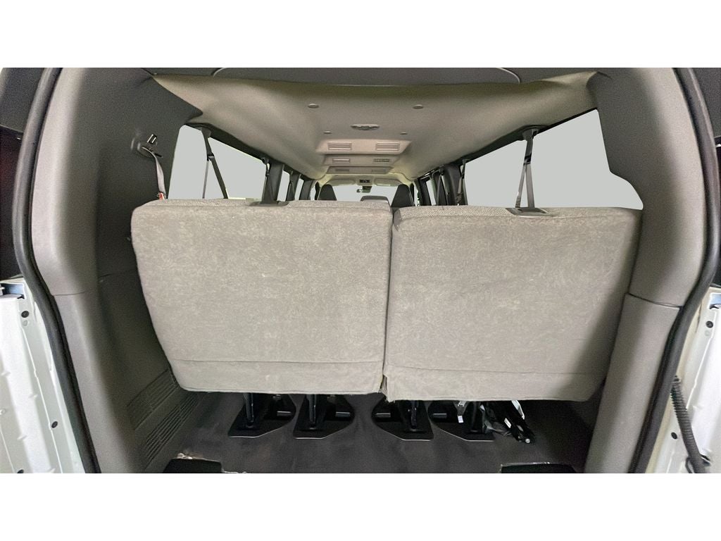 2024 Chevrolet Express Passenger 3500 1LT