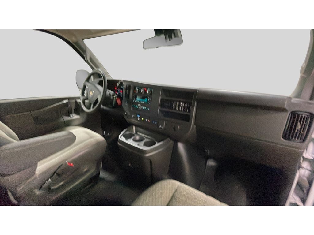 2024 Chevrolet Express Passenger 3500 1LT
