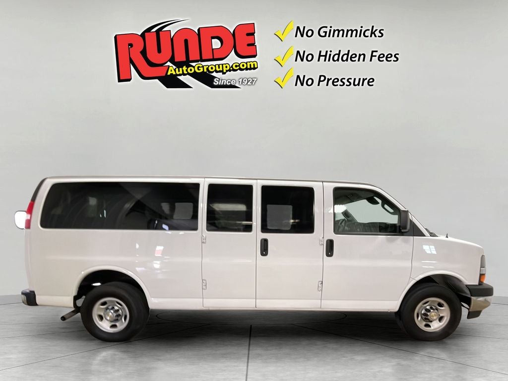 2024 Chevrolet Express Passenger 3500 1LT