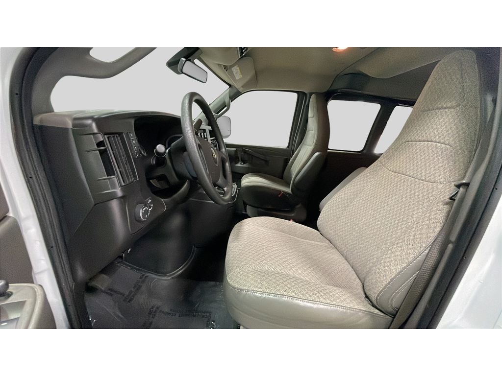 2024 Chevrolet Express Passenger 3500 1LT