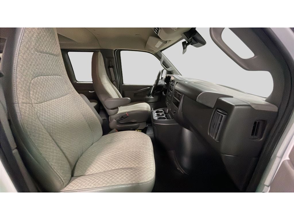 2024 Chevrolet Express Passenger 3500 1LT