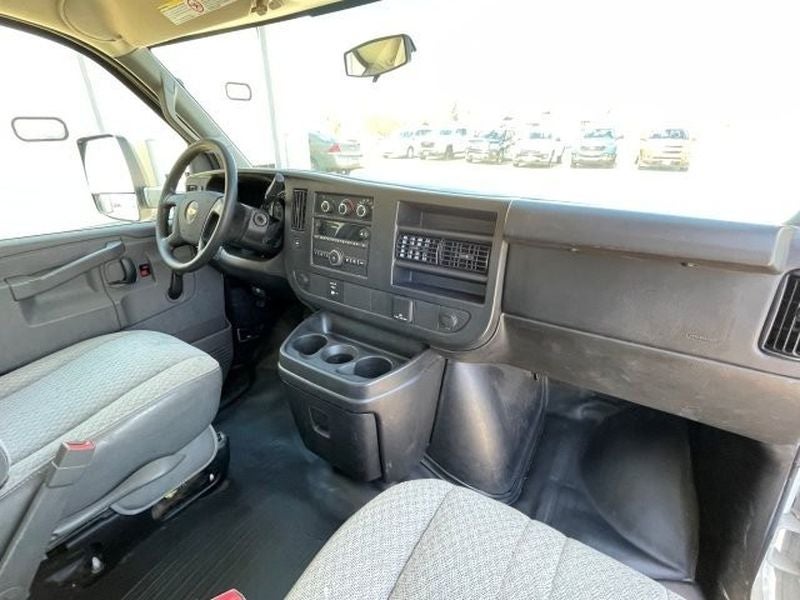 2016 Chevrolet Express Cutaway 3500 3500