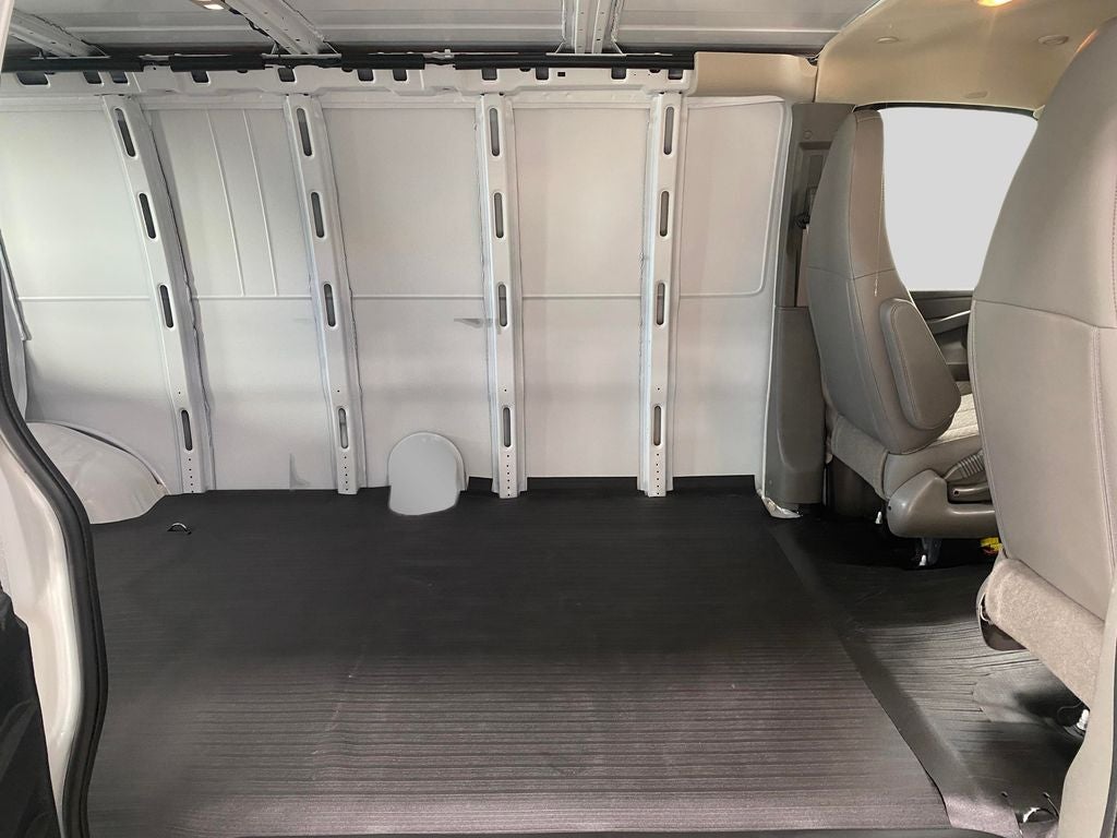 2025 Chevrolet Express Cargo 3500 WT