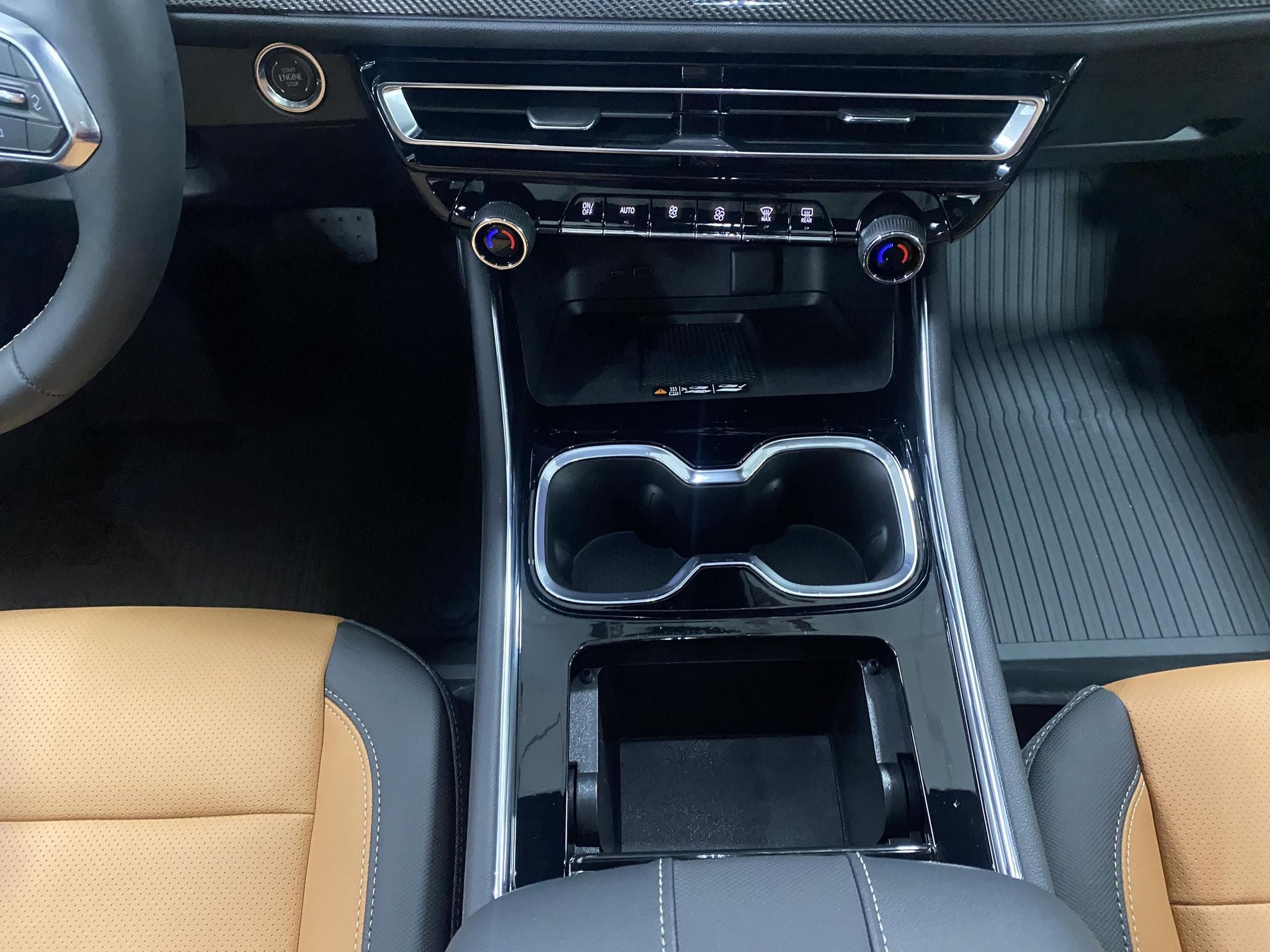 2027 Chevrolet Traverse Z71 - Photo 8