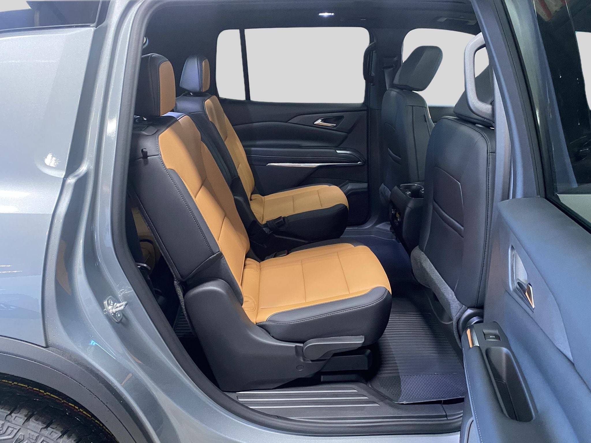 2027 Chevrolet Traverse Z71 - Photo 9