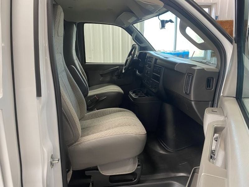 2026 Chevrolet Express Cutaway 3500 1WT