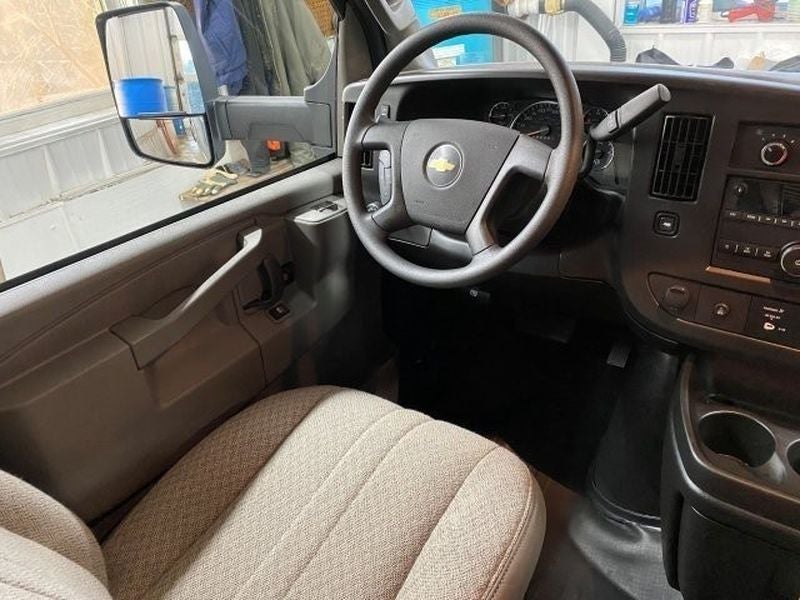2025 Chevrolet Express Cutaway 3500 1WT