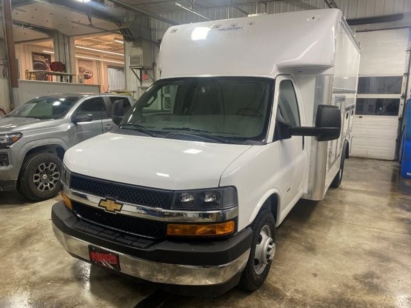 2025 Chevrolet Express Cutaway 3500 1WT