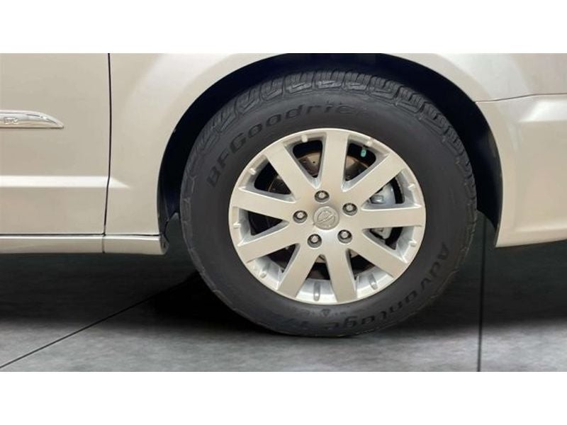 2011 Chrysler Town & Country Touring-L