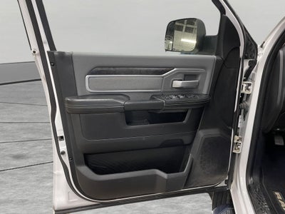 2019 RAM 3500 Big Horn Crew Cab 4x4 8' Box