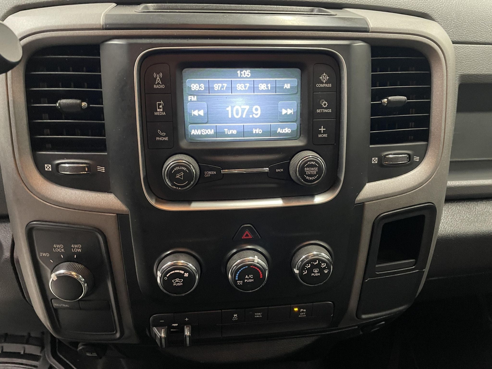 2017 RAM 2500 Tradesman Crew Cab 4x4 6'4" Box