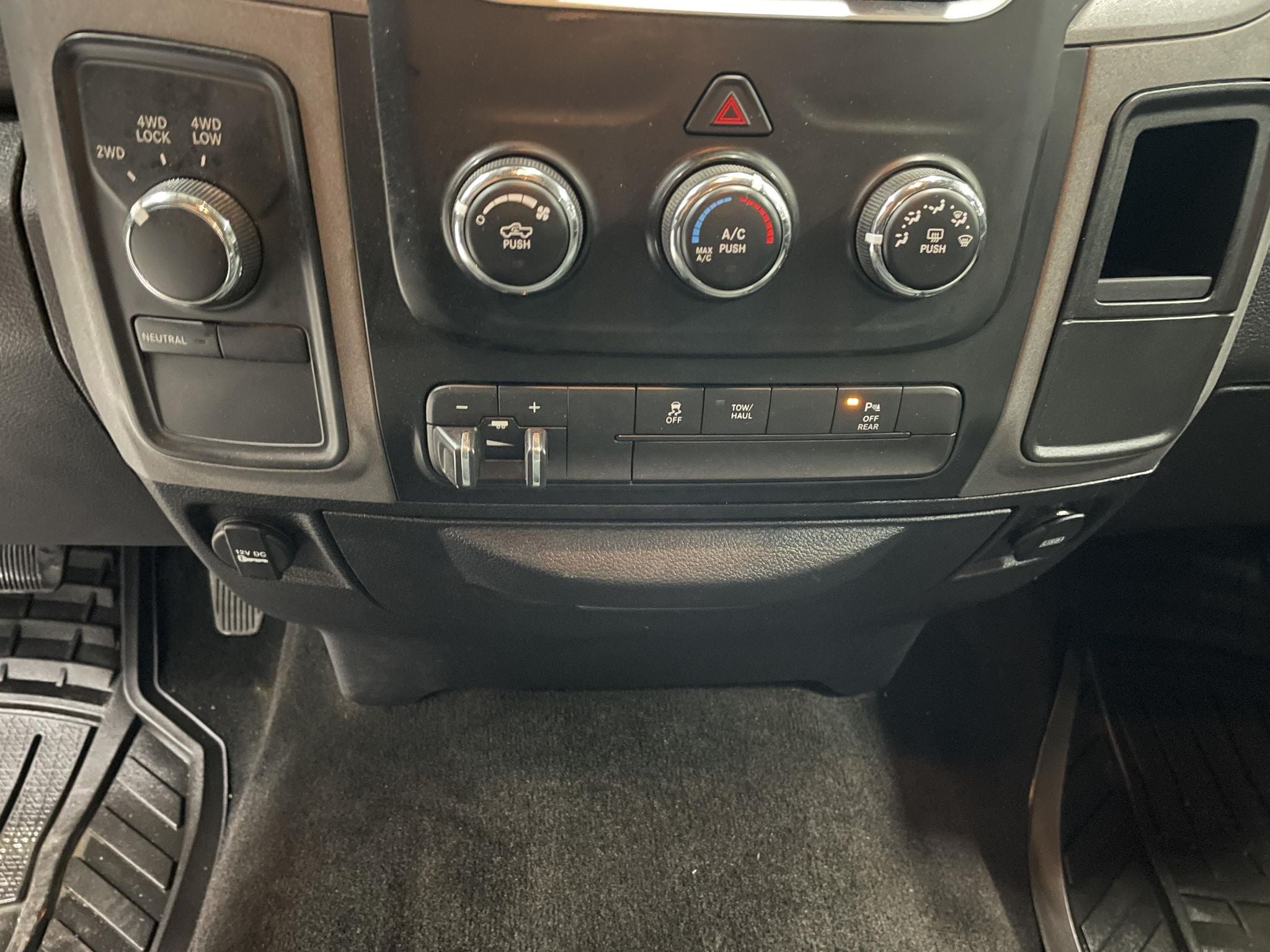 2017 RAM 2500 Tradesman Crew Cab 4x4 6'4" Box