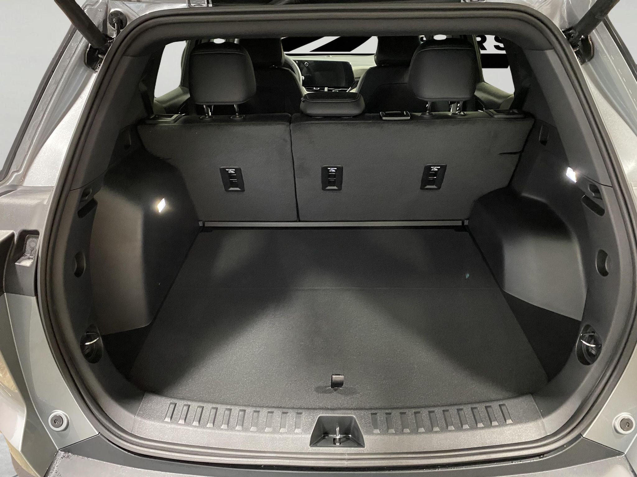2027 Chevrolet Equinox LT - Photo 12