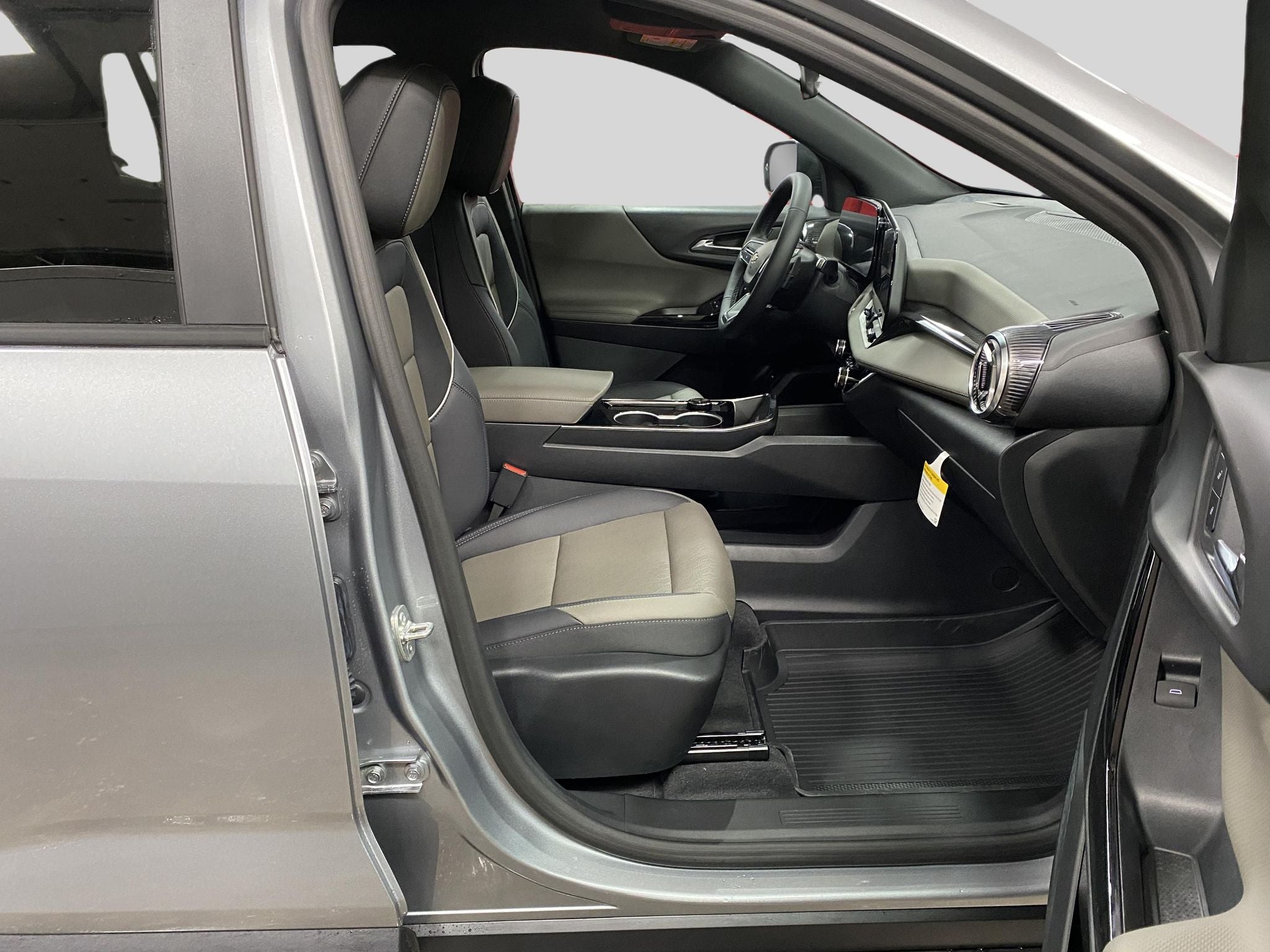 2027 Chevrolet Equinox LT - Photo 14