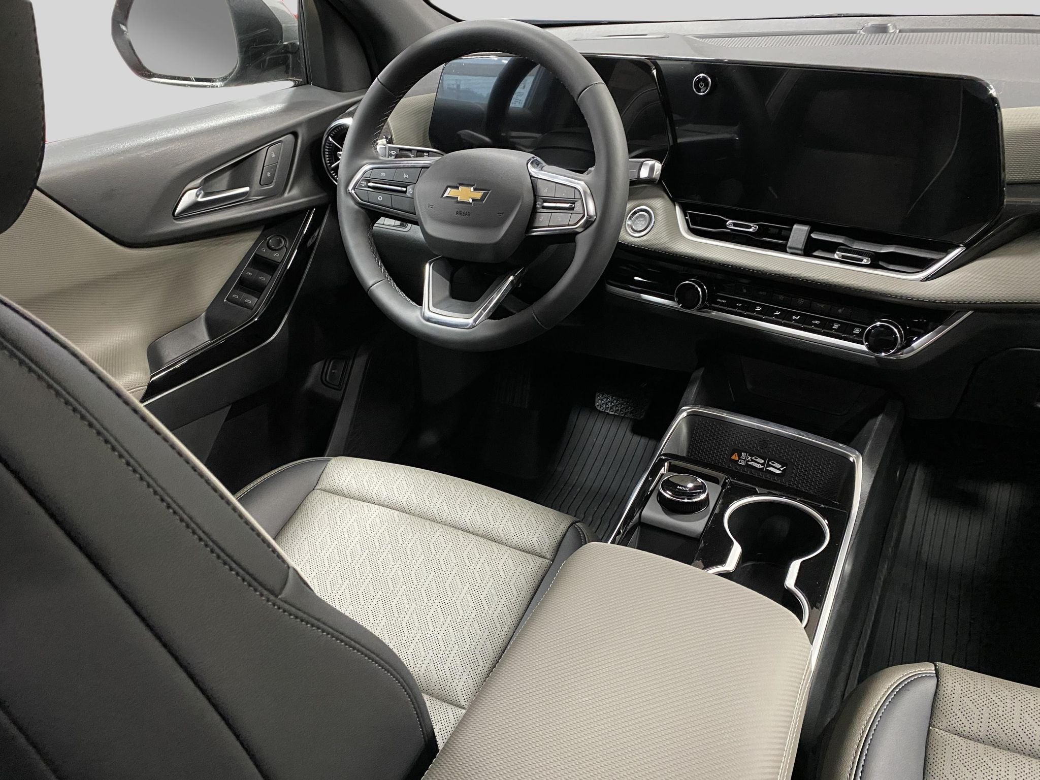 2027 Chevrolet Equinox LT - Photo 8