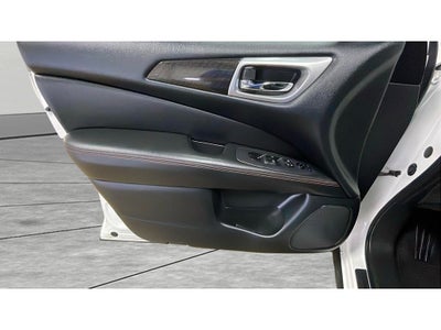 2020 Nissan Pathfinder SV