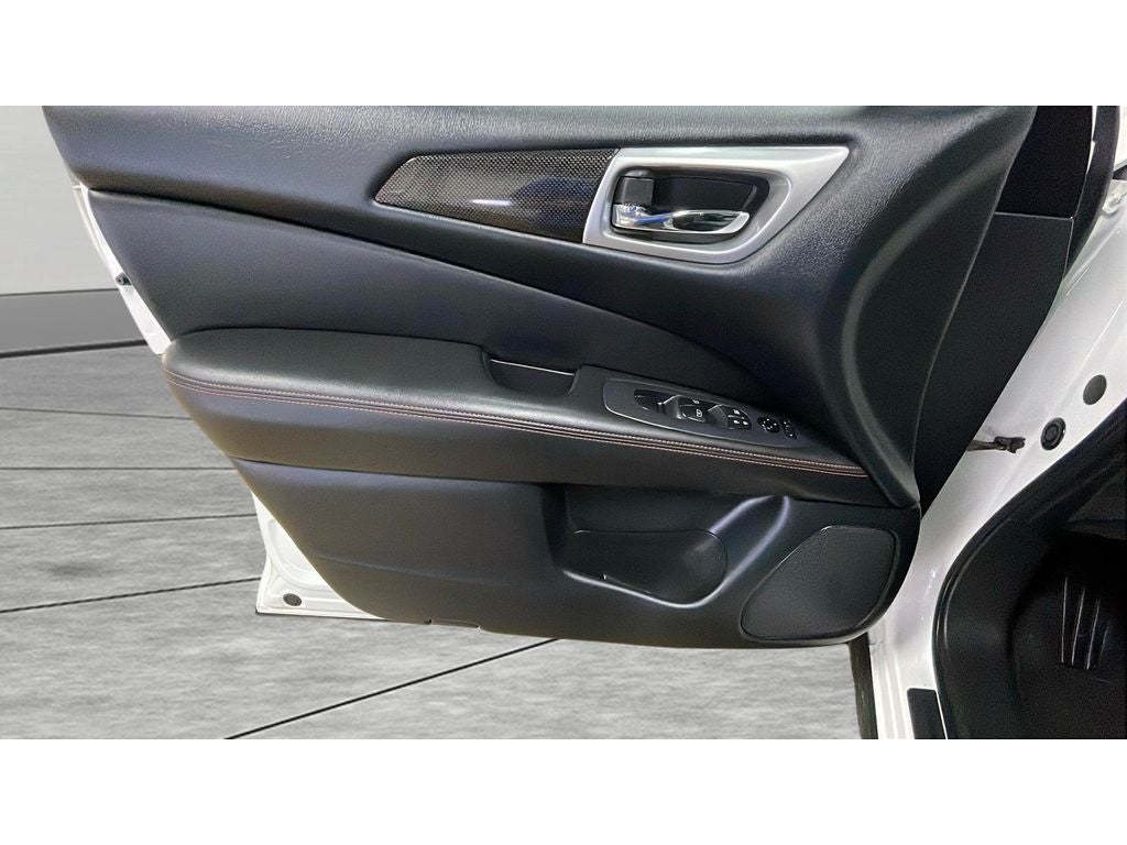 2020 Nissan Pathfinder SV