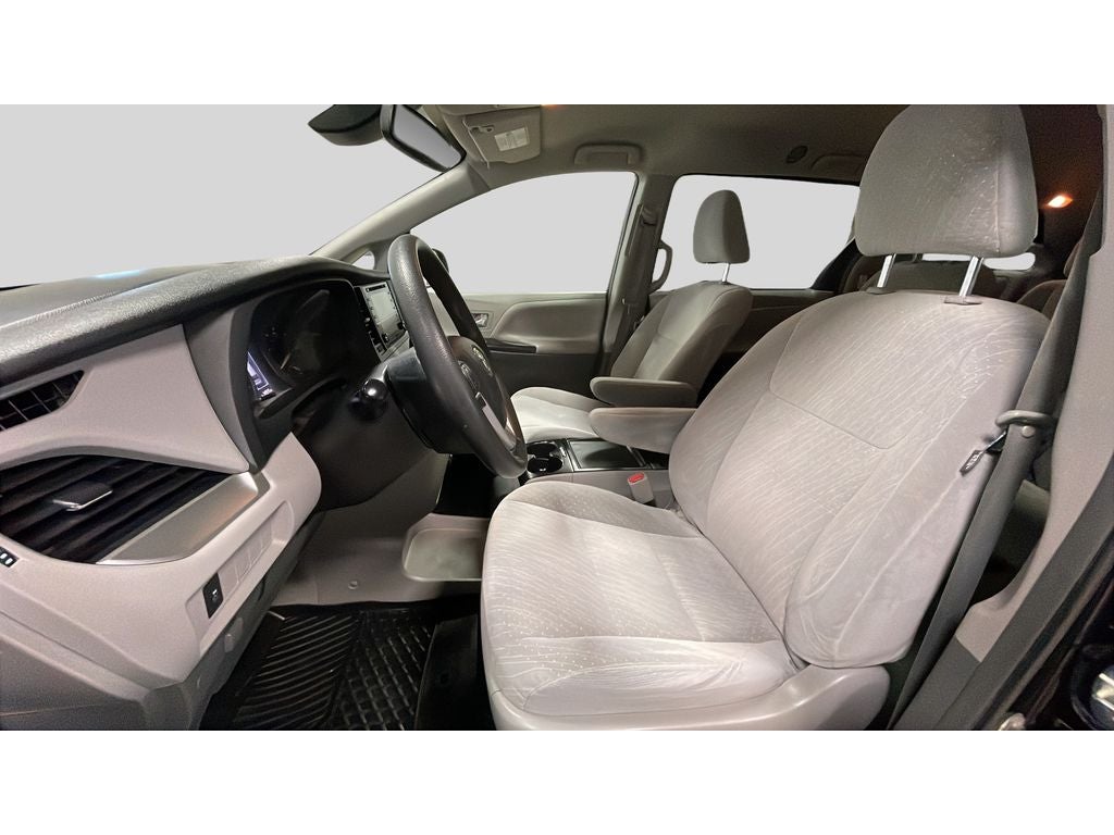 2019 Toyota Sienna LE Auto Access Seat