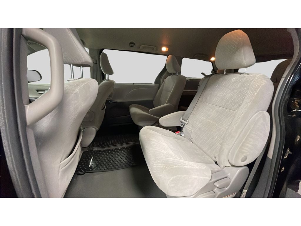 2019 Toyota Sienna LE Auto Access Seat