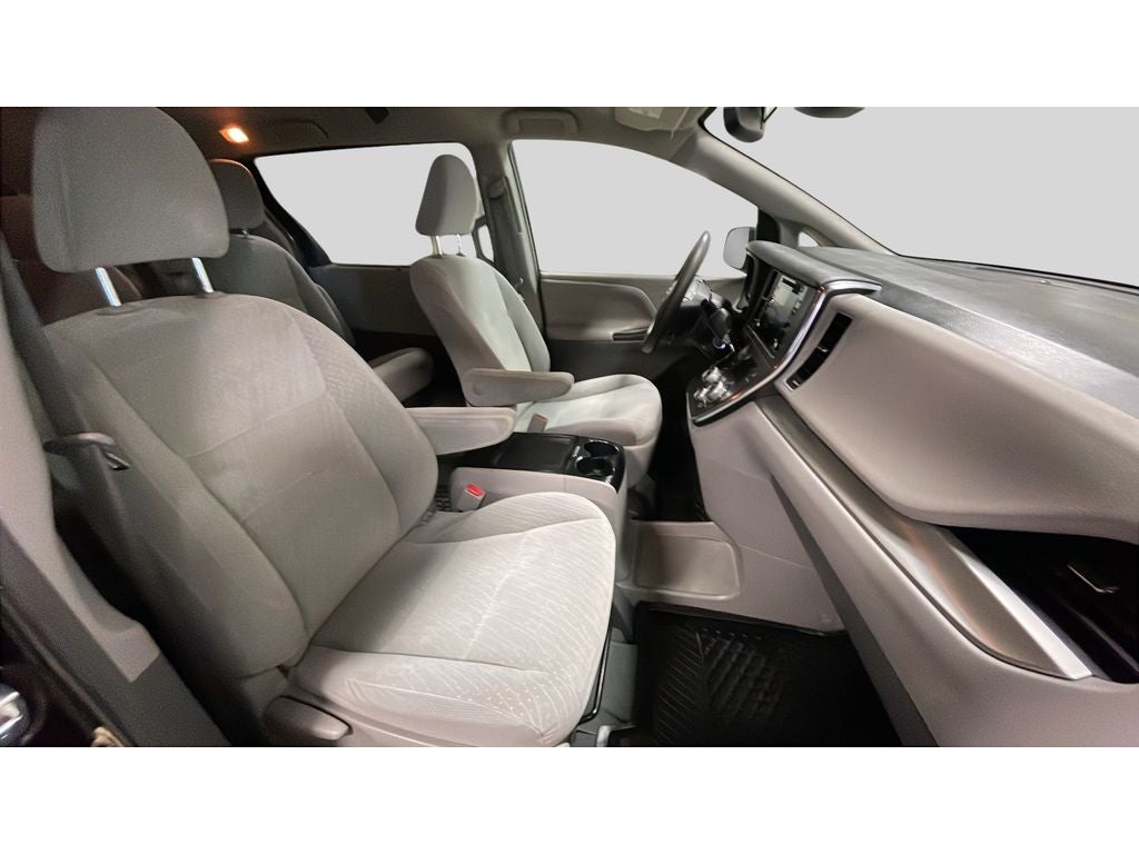 2019 Toyota Sienna LE Auto Access Seat
