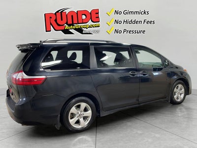 2019 Toyota Sienna LE Auto Access Seat
