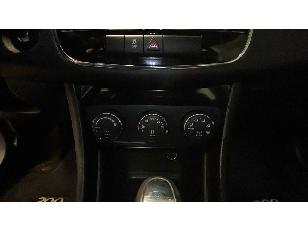 2013 Chrysler 200 Touring