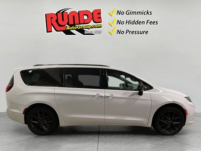 2024 Chrysler Pacifica Limited AWD