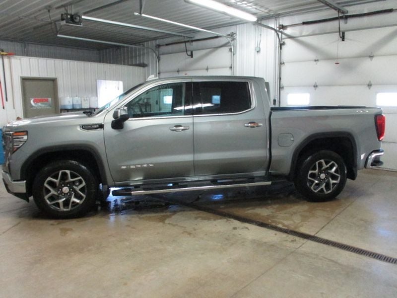 2024 GMC Sierra 1500 SLT