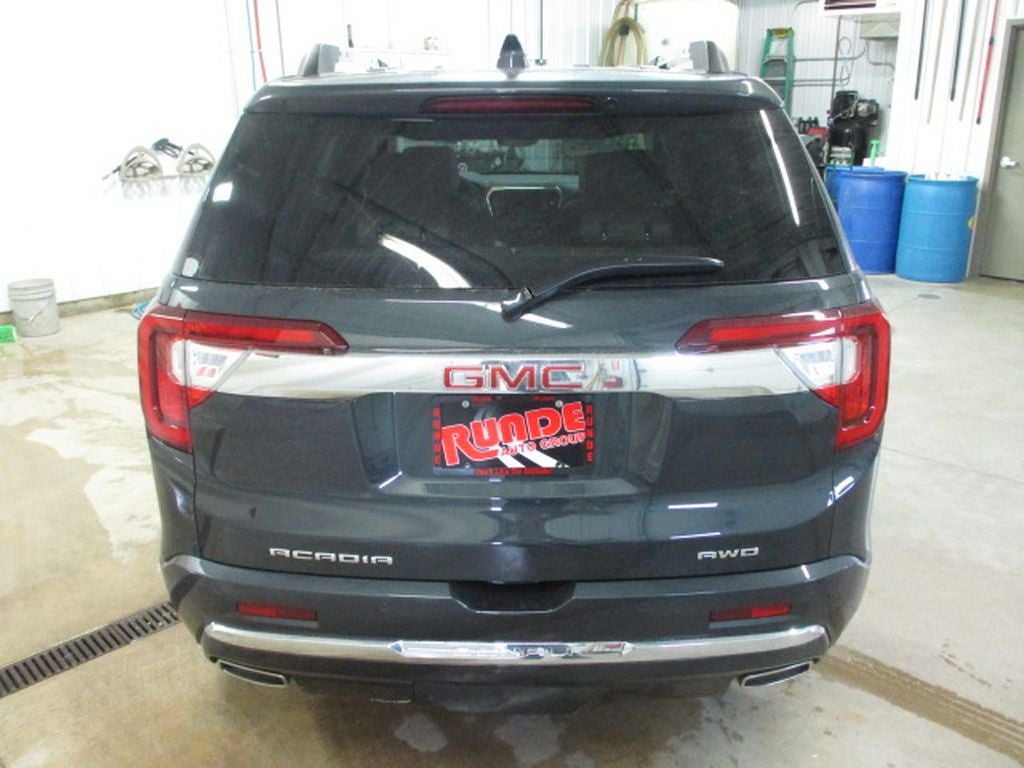 2023 GMC Acadia Denali
