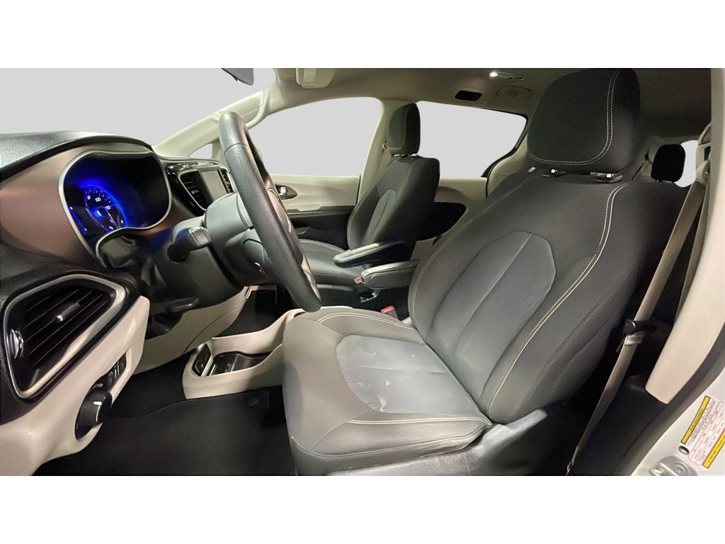 2020 Chrysler Voyager LX