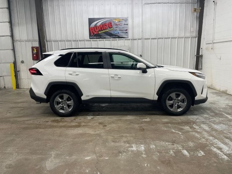 2022 Toyota RAV4 Hybrid XLE