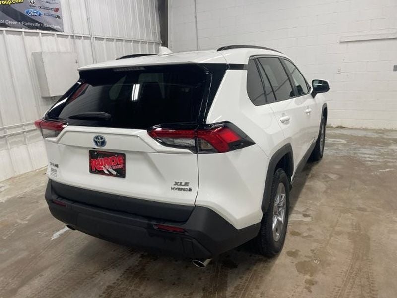 2022 Toyota RAV4 Hybrid XLE